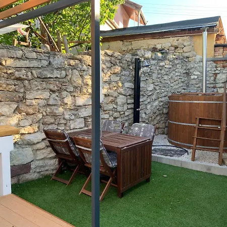 Loft Pihenő és Wellness Ház Hébergement de vacances *