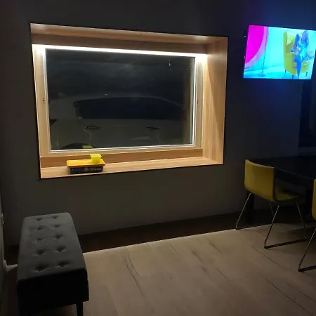 Loft Piheno Es Wellness Haz 블로톤퓌레드