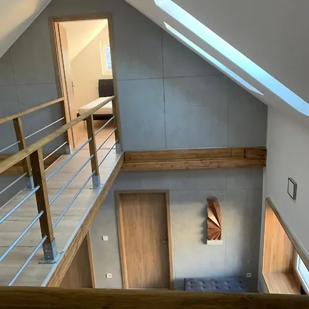 Loft Piheno Es Wellness Haz 블로톤퓌레드